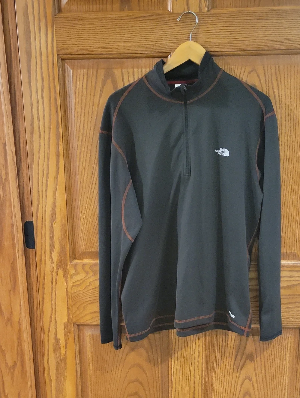 Men's North Face Long Sleeved 1/4 Zip Size Large